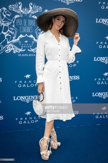 Iris Mittenaere feet photo thumbnail