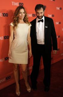 Leslie Mann feet photo thumbnail