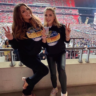 Kelly Brook feet photo thumbnail