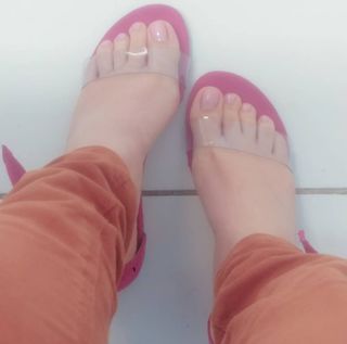 Isa Pes feet photo thumbnail