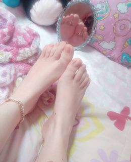 Isa Pes feet photo thumbnail