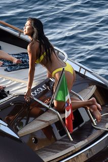 Nicole Scherzinger feet photo thumbnail