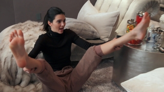 Kendall Jenner feet photo thumbnail