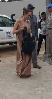 Angelina Jolie feet photo thumbnail