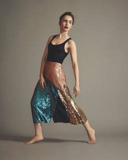 Lily Collins feet photo thumbnail