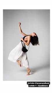 Abigail Spencer feet photo thumbnail