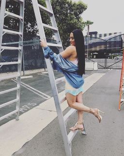 Nikki Garcia feet photo thumbnail