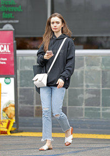 Lily Collins feet photo thumbnail