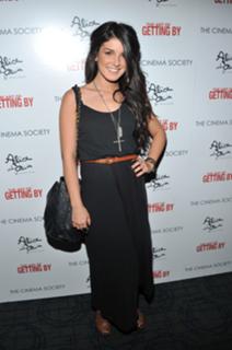Shenae Grimes-Beech feet photo thumbnail