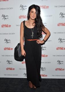 Shenae Grimes-Beech feet photo thumbnail