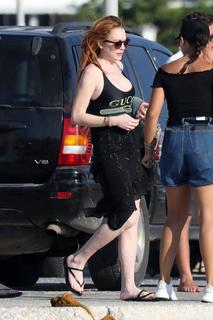 Lindsay Lohan feet photo thumbnail