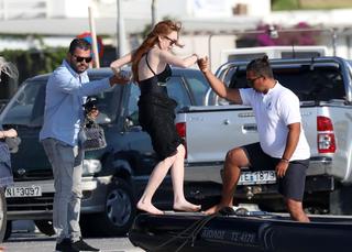 Lindsay Lohan feet photo thumbnail
