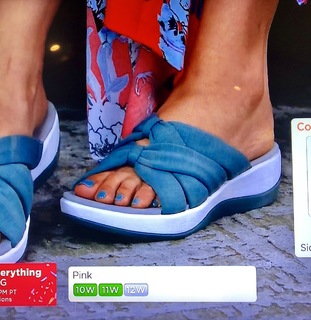 Courtney Khondabi feet photo thumbnail