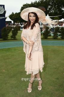 Aishwarya Rai Bachchan feet photo thumbnail