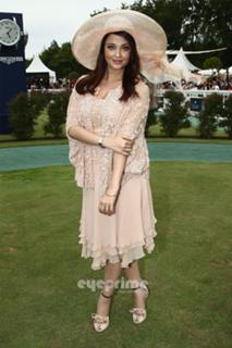 Aishwarya Rai Bachchan feet photo thumbnail