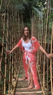 Anitta feet photo thumbnail