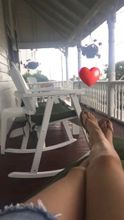 Rachel Bilson feet photo thumbnail