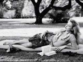 Kate Moss feet photo thumbnail