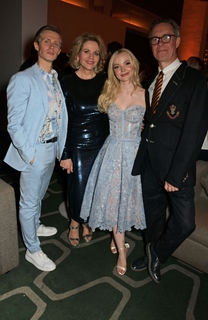 Dove Cameron feet photo thumbnail