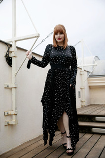 Bryce Dallas Howard feet photo thumbnail