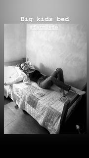 Arielle Kebbel feet photo thumbnail