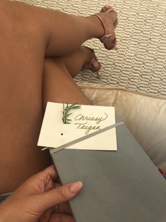 Chrissy Teigen feet photo thumbnail