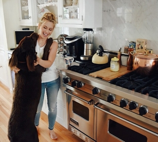 Tara Lipinski feet photo thumbnail