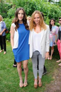 Liv Tyler feet photo thumbnail