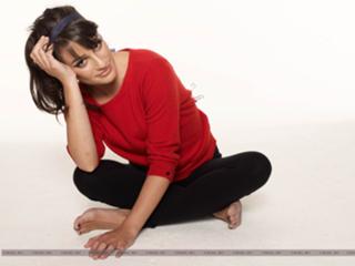 Lea Michele feet photo thumbnail