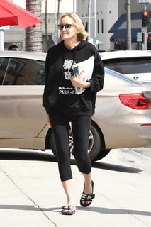 Sharon Stone feet photo thumbnail