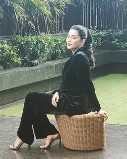 Shruti Haasan feet photo thumbnail