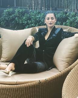 Shruti Haasan feet photo thumbnail