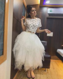 Hansika Motwani feet photo thumbnail