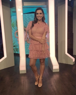 Tania Rincón feet photo thumbnail