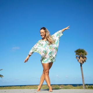 Kino MacGregor feet photo thumbnail