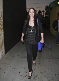 Michelle Trachtenberg feet photo thumbnail