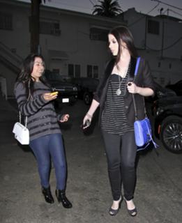 Michelle Trachtenberg feet photo thumbnail