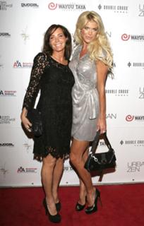Victoria Silvstedt feet photo thumbnail