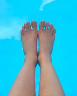 Alaine Crissiê feet photo thumbnail