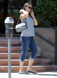 Jennifer Garner feet photo thumbnail