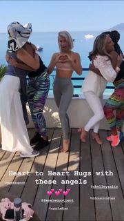 Julianne Hough feet photo thumbnail