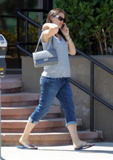 Jennifer Garner feet photo thumbnail