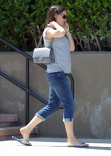 Jennifer Garner feet photo thumbnail
