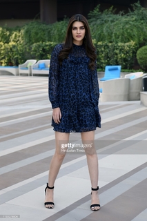 Kriti Sanon feet photo thumbnail