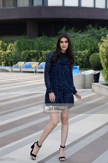 Kriti Sanon feet photo thumbnail