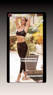 Brooke Burke feet photo thumbnail
