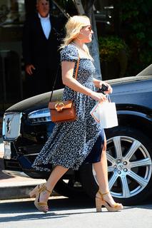 Busy Philipps feet photo thumbnail