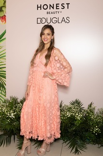 Jessica Alba feet photo thumbnail
