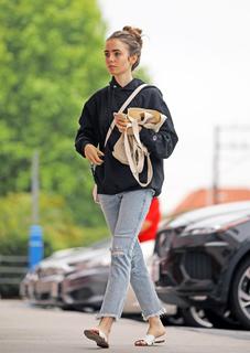 Lily Collins feet photo thumbnail