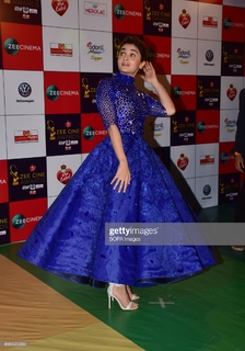 Alia Bhatt feet photo thumbnail